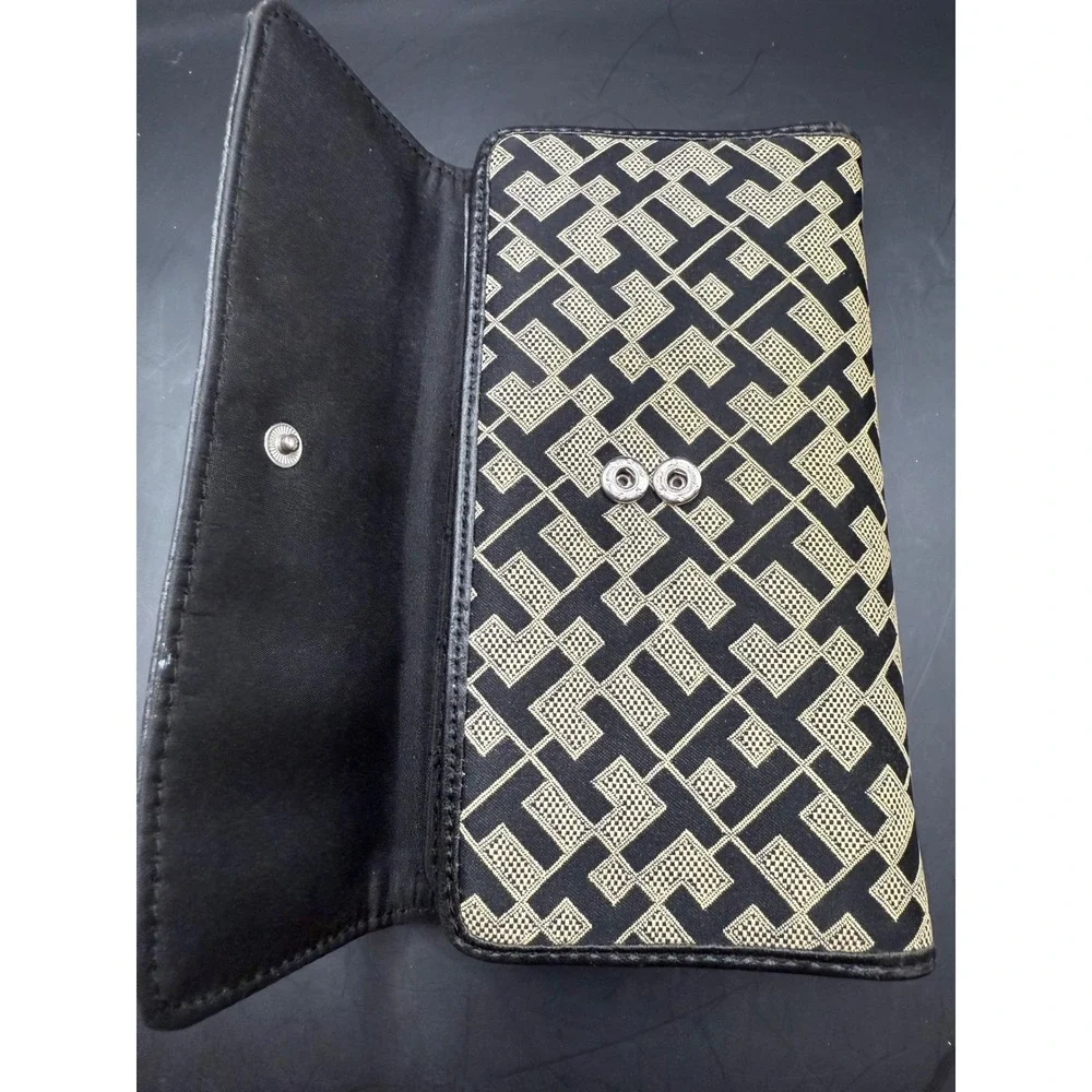 Tommy Hilfiger Women's Wallet Clutch Signature Monogram Black Beige Snap Closure